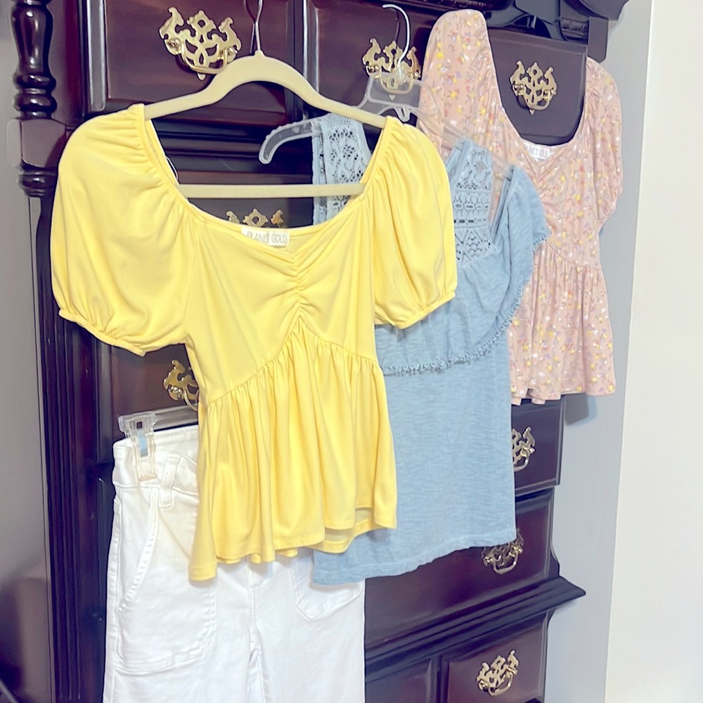 Bundle of 3 CUTE Tops🌼Amazon & BELK Brands🌼1 size SM & 2 size XS & Beautiful🌼